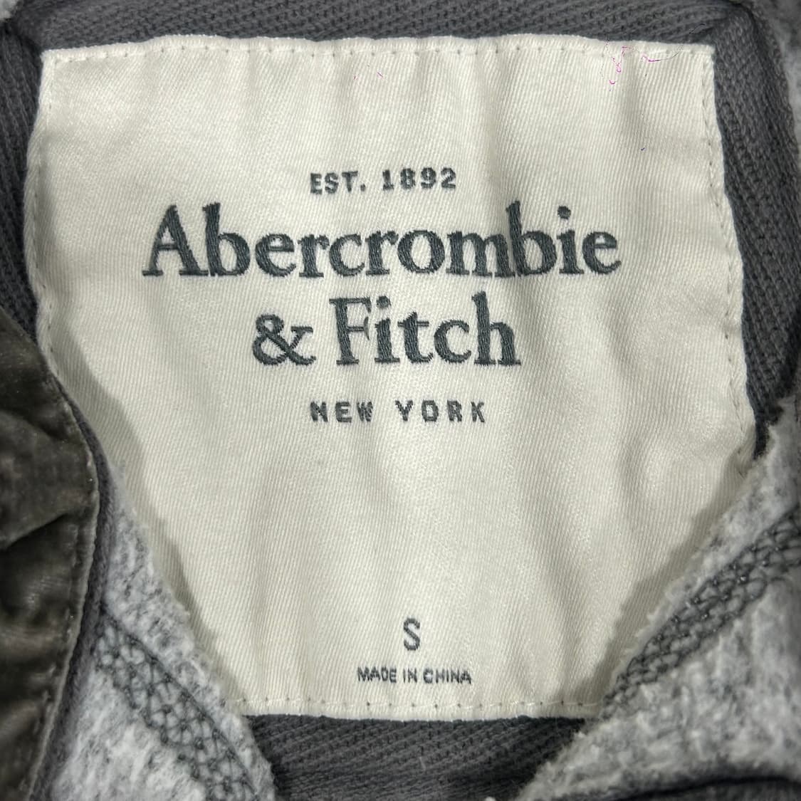 Abercrombie 아베크롬비 레드 로고 넥 트임 그레이 후드티  상품이미지5