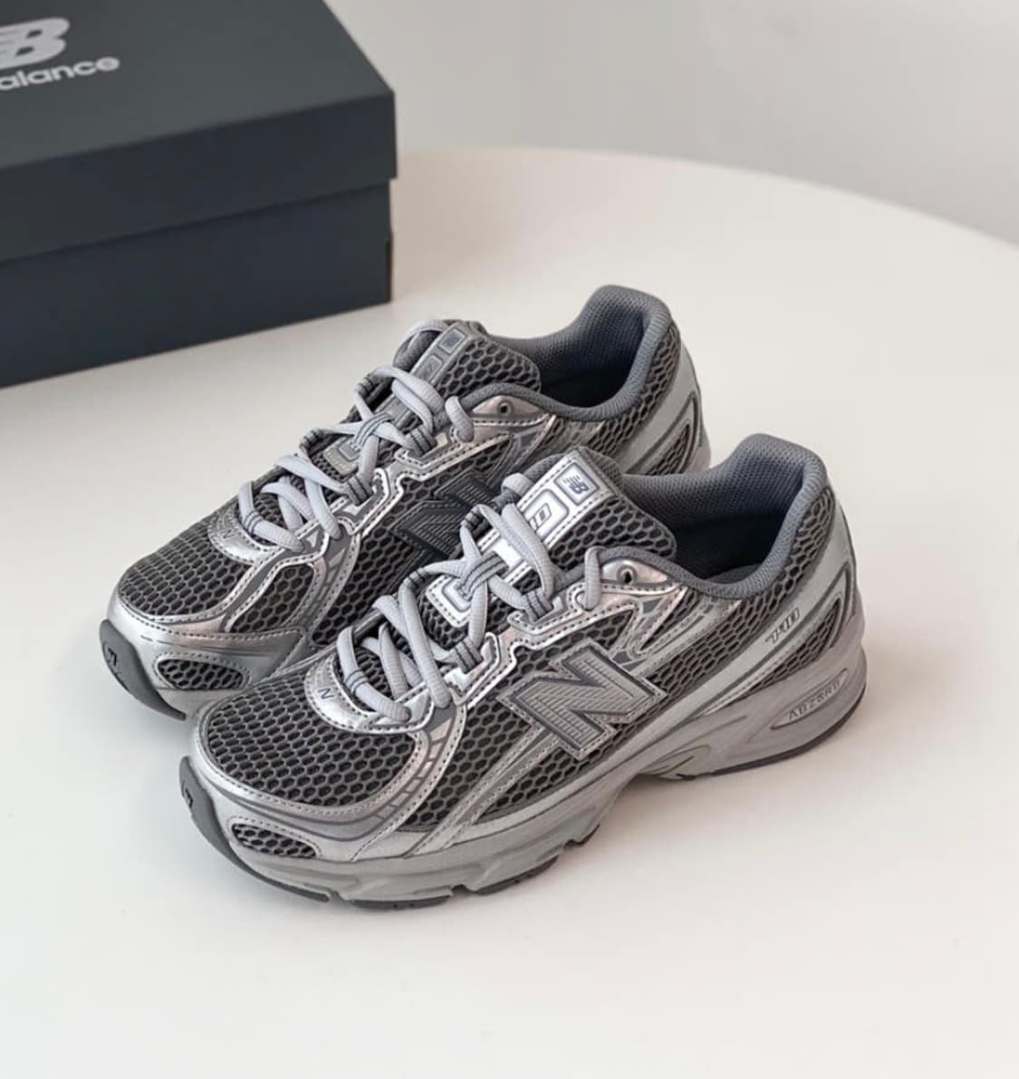 뉴발란스 740 실버 메탈릭 새상품 상품이미지2