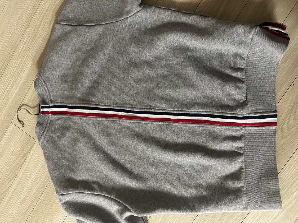 톰브라운 백삼선 RWB 스트라이프 맨투맨 상품이미지2