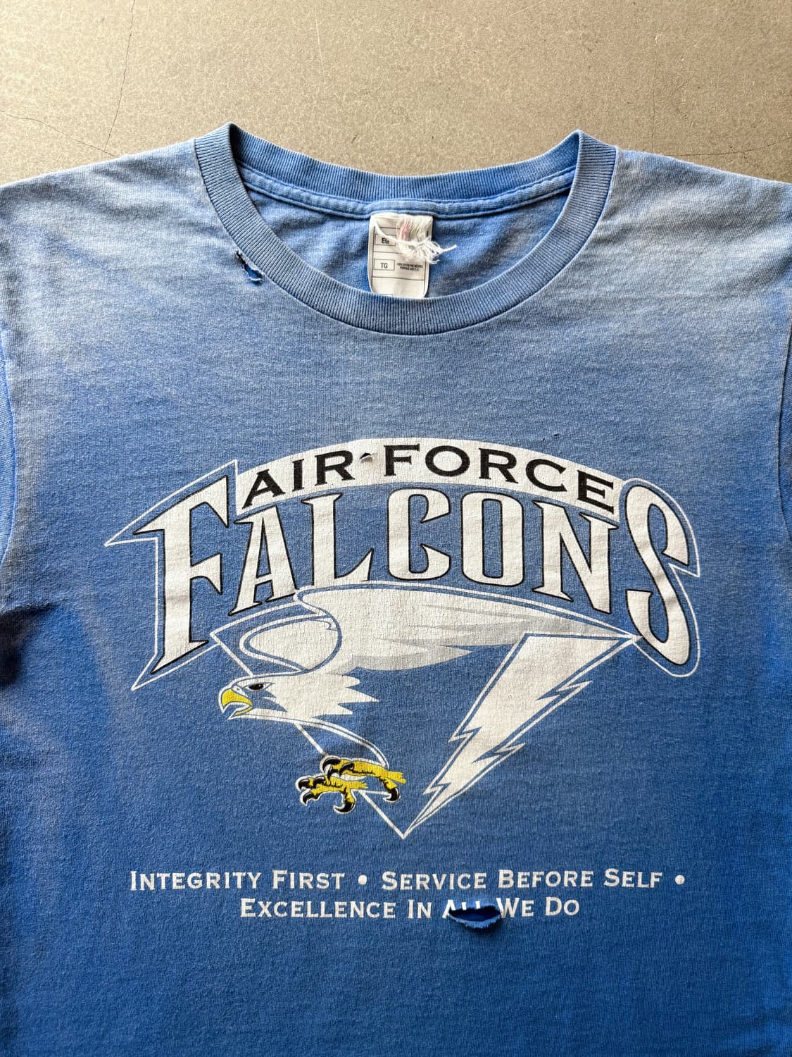 Vintage Air Force Falcons Distressed Tee 상품이미지4