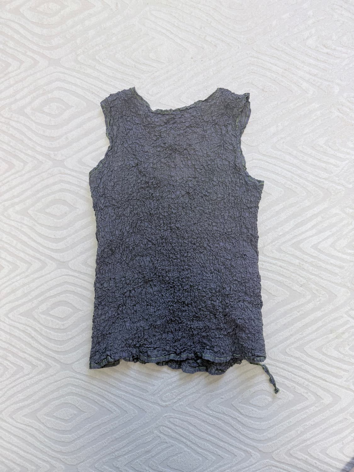 이세이 미야케 그레이+네온그린 스티치 민소매 탑 상품이미지2