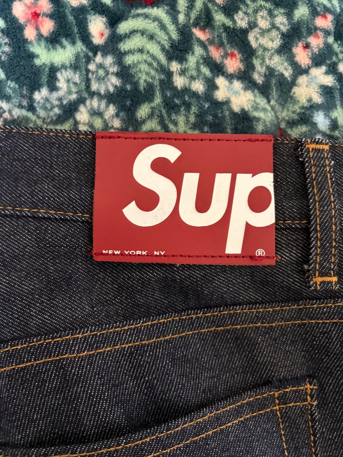 슈프림 Rigid Loose Fit Selvedge Jean  24fw 상품이미지4