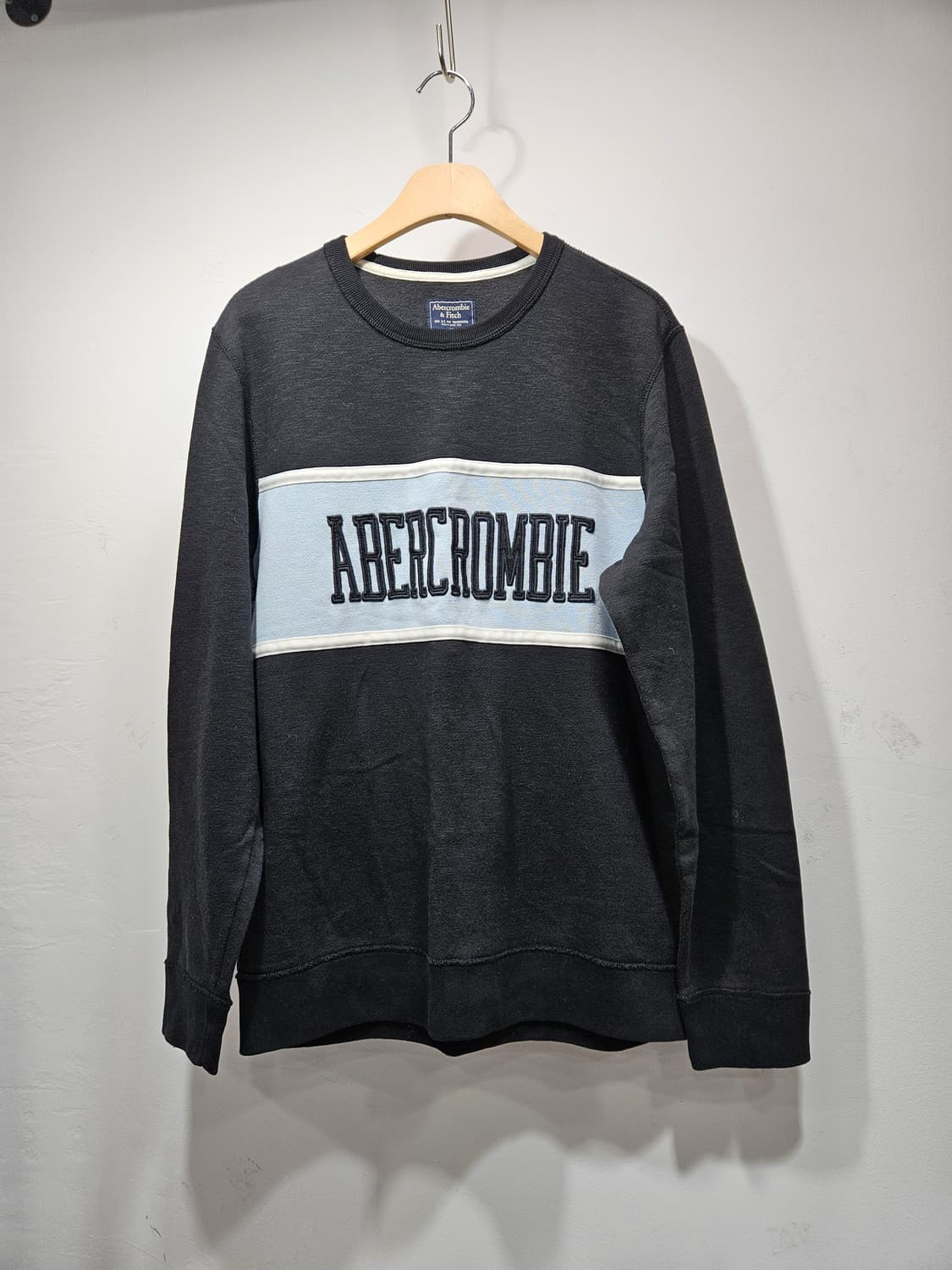 아베크롬비 블랙 로고 맨투맨 기모 티셔츠 M 상품이미지1