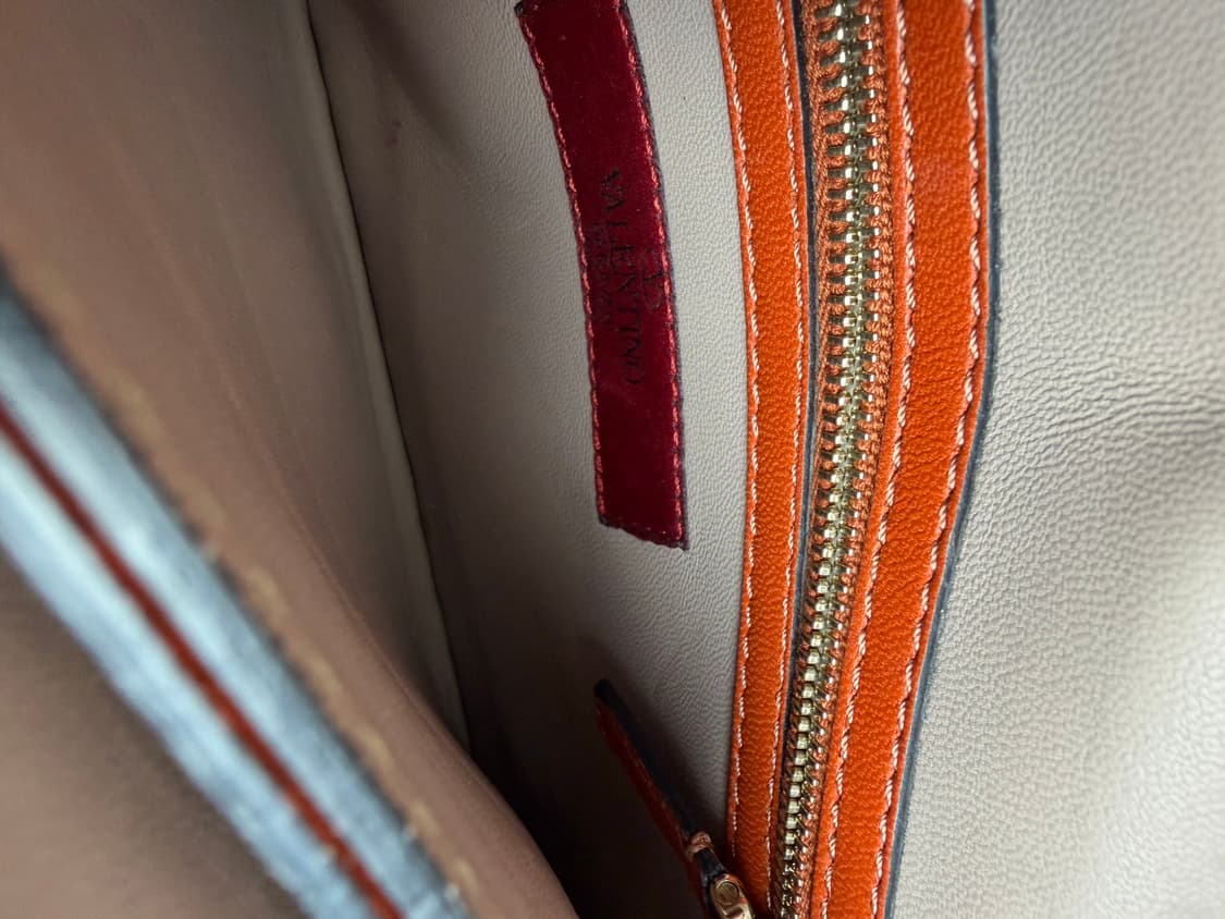 [정품] 발렌티노 가라바니 락스터드 클러치백 (오렌지 레더) 상품이미지4