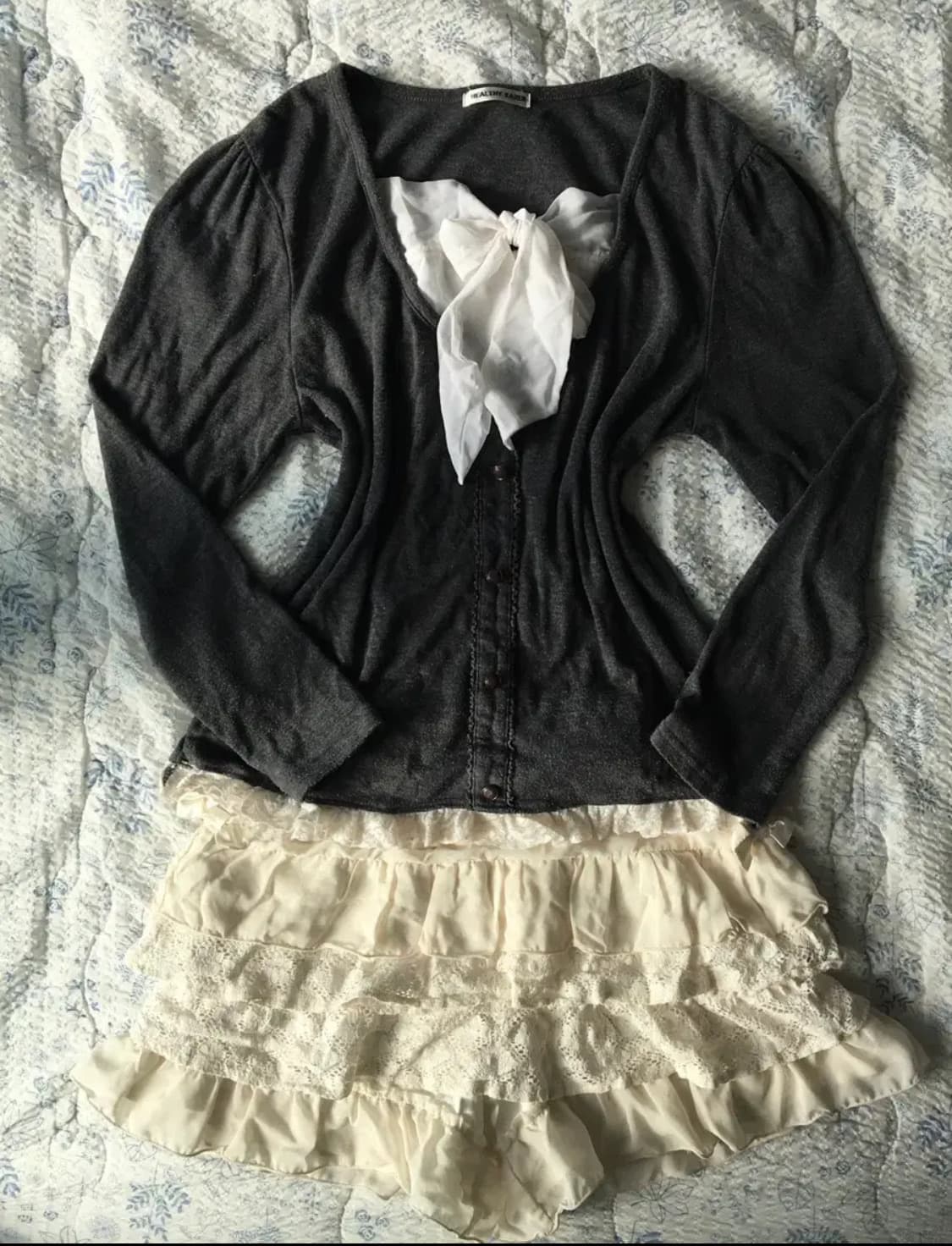 공겜여주깔 로걀탑 리본 레이스 큐롯 셋업 상품이미지1