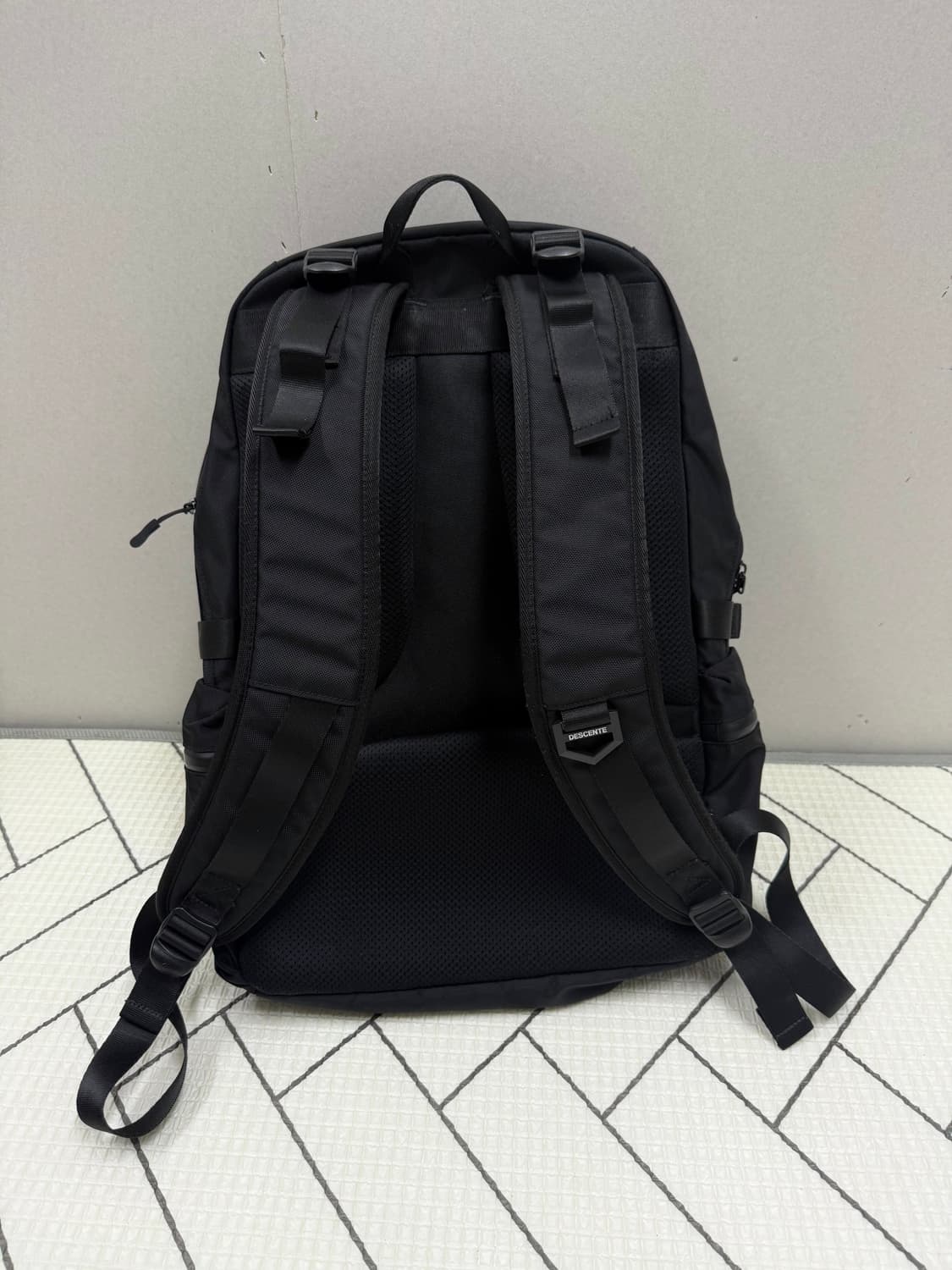 데상트 아우디 스키팀 백팩 블랙 상품이미지7