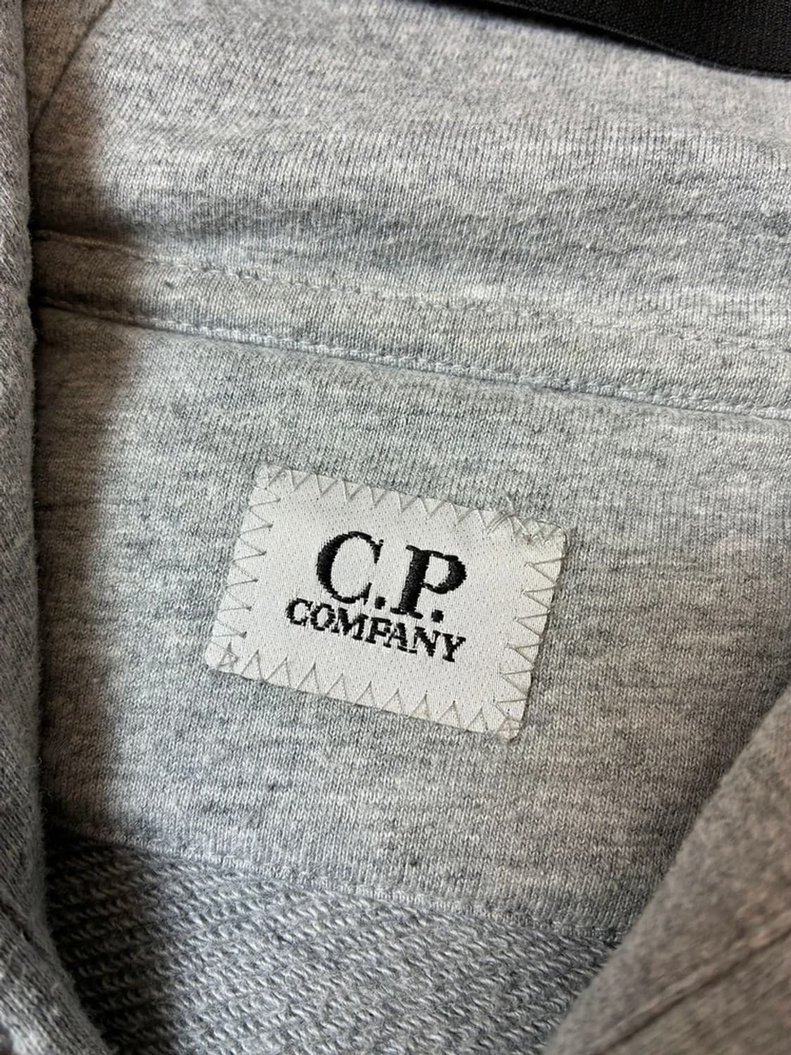 cp컴퍼니 시그니처 렌즈 로고 후드티 PN7401 상품이미지8