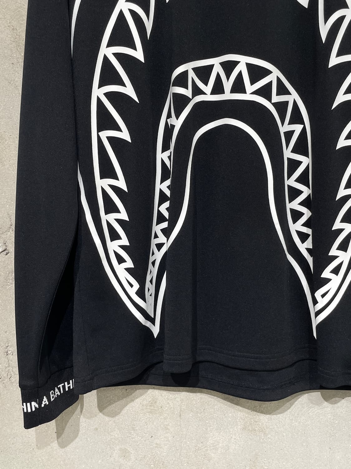 베이프 블랙 빅 샤크 롱 슬리브 상품이미지4