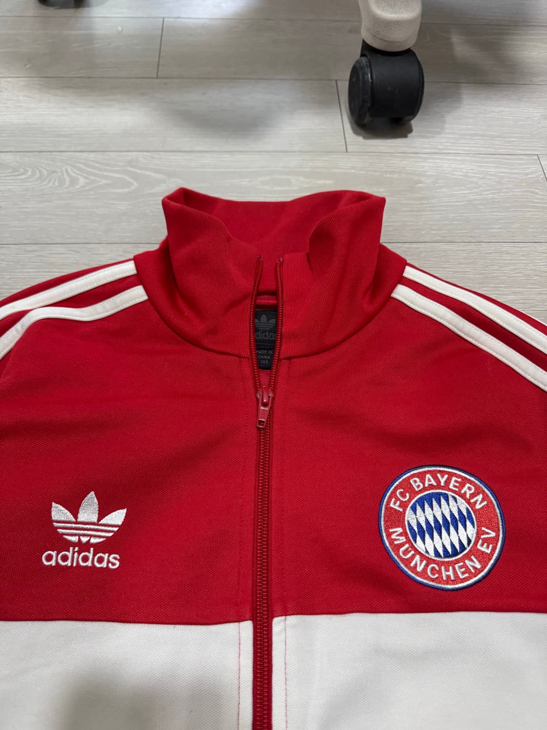 아디다스 바이에른 뭰헨 자수 로고 트랙탑  상품이미지4