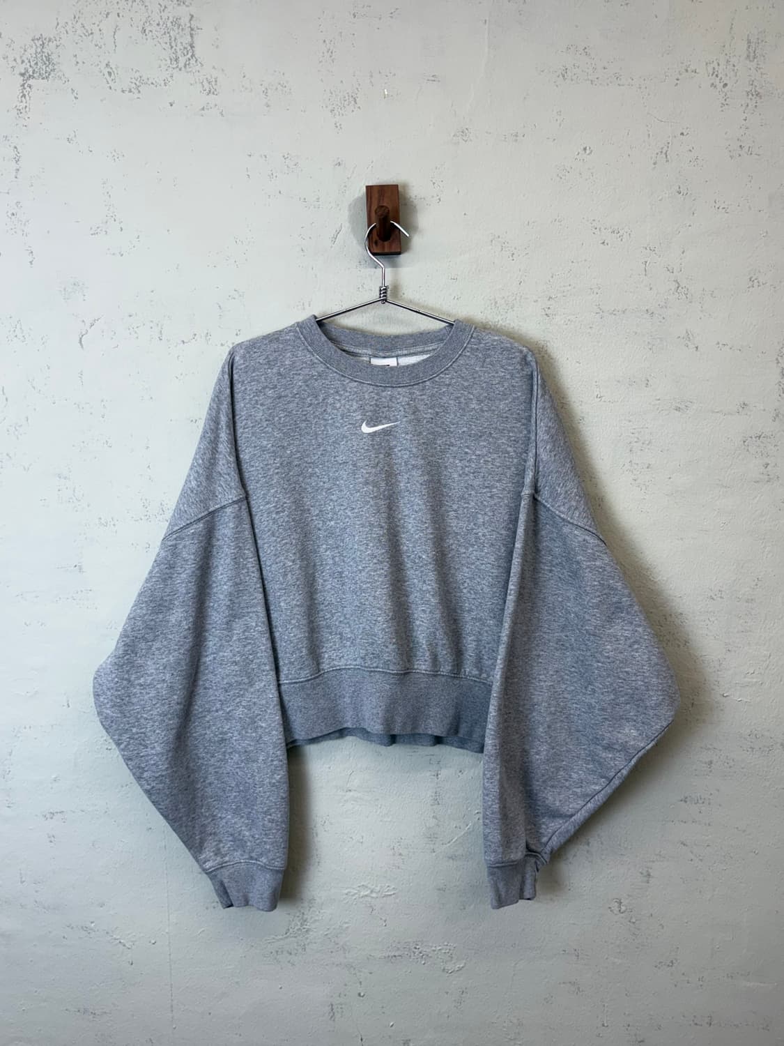 나이키 미드 스우시 크롭 맨투맨 그레이 상품이미지1