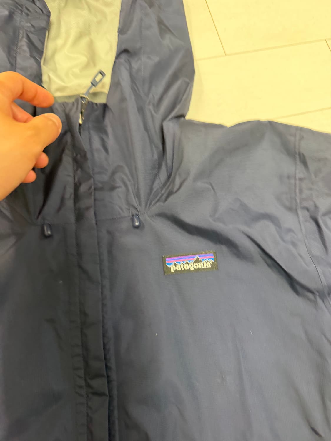 파타고니아 토렌쉘 M 사이즈 네이비  4번째 사진 살짝 얼룩 있는거 외에 상품이미지5