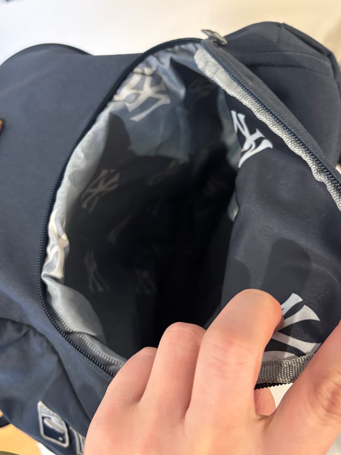 허쉘 서플라이 뉴욕양키스 MLB 더플백 네이비 상품이미지7