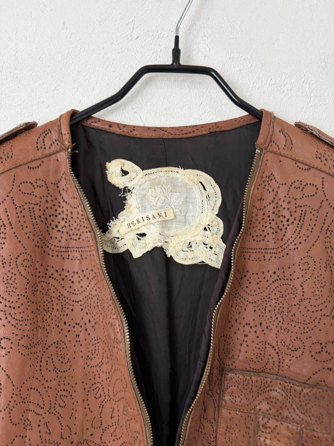 REKISAMI 펀칭 레더 자켓 상품이미지3