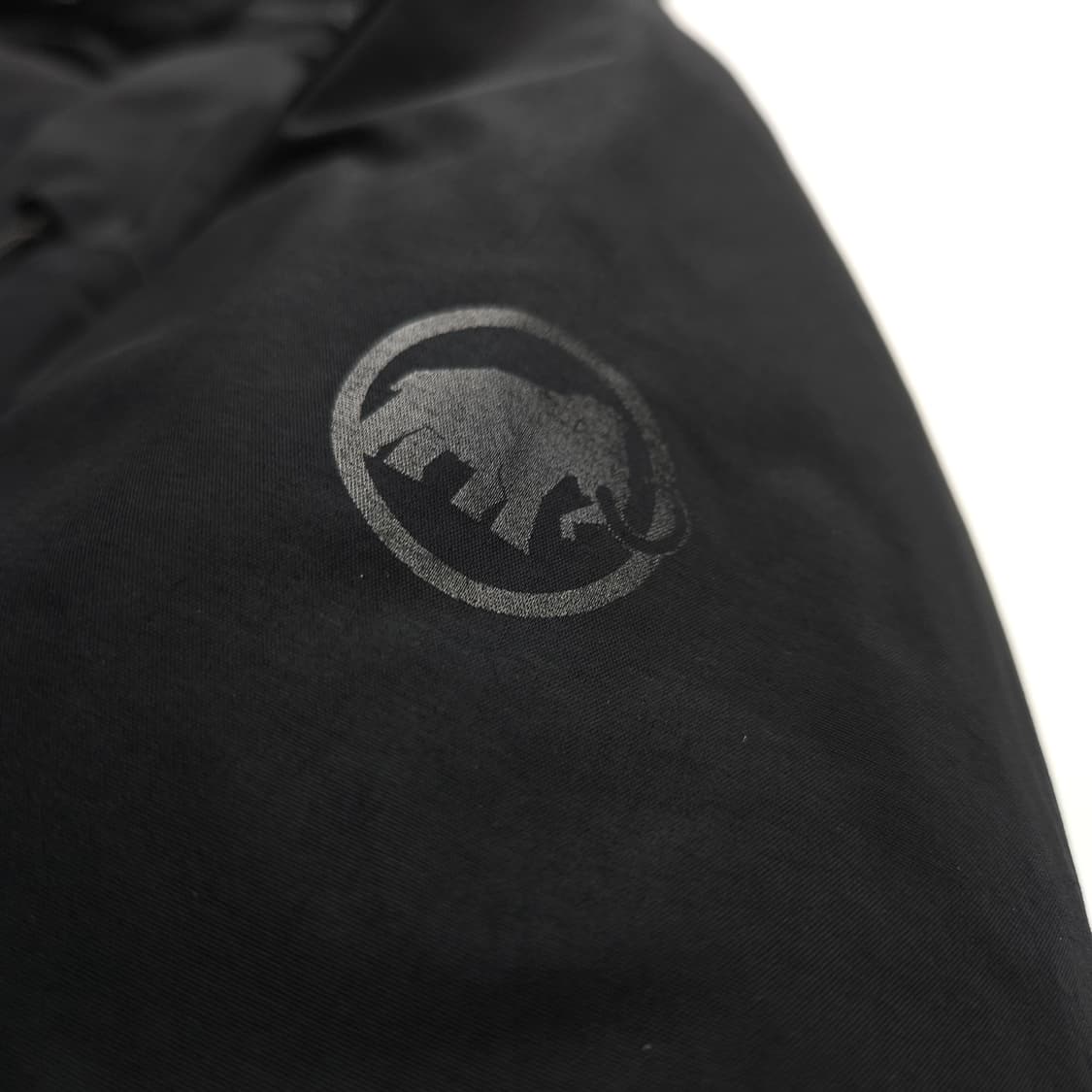 마무트 고어텍스 인피니움 크레이터 SO 써모 후디드 다운 자켓 상품이미지3