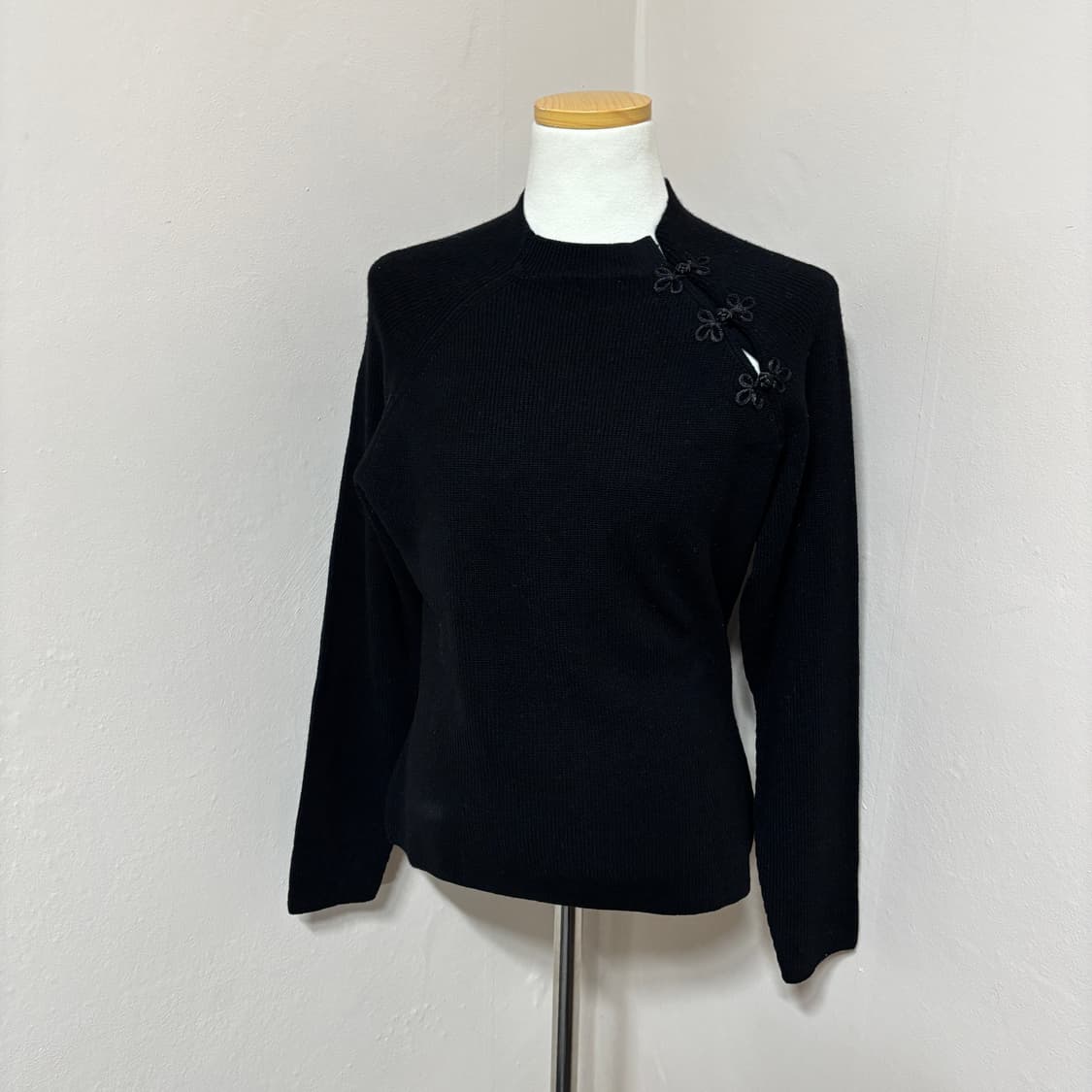 리컬렉션 울 100% 오리엔탈 플라워 매듭 니트 상품이미지2