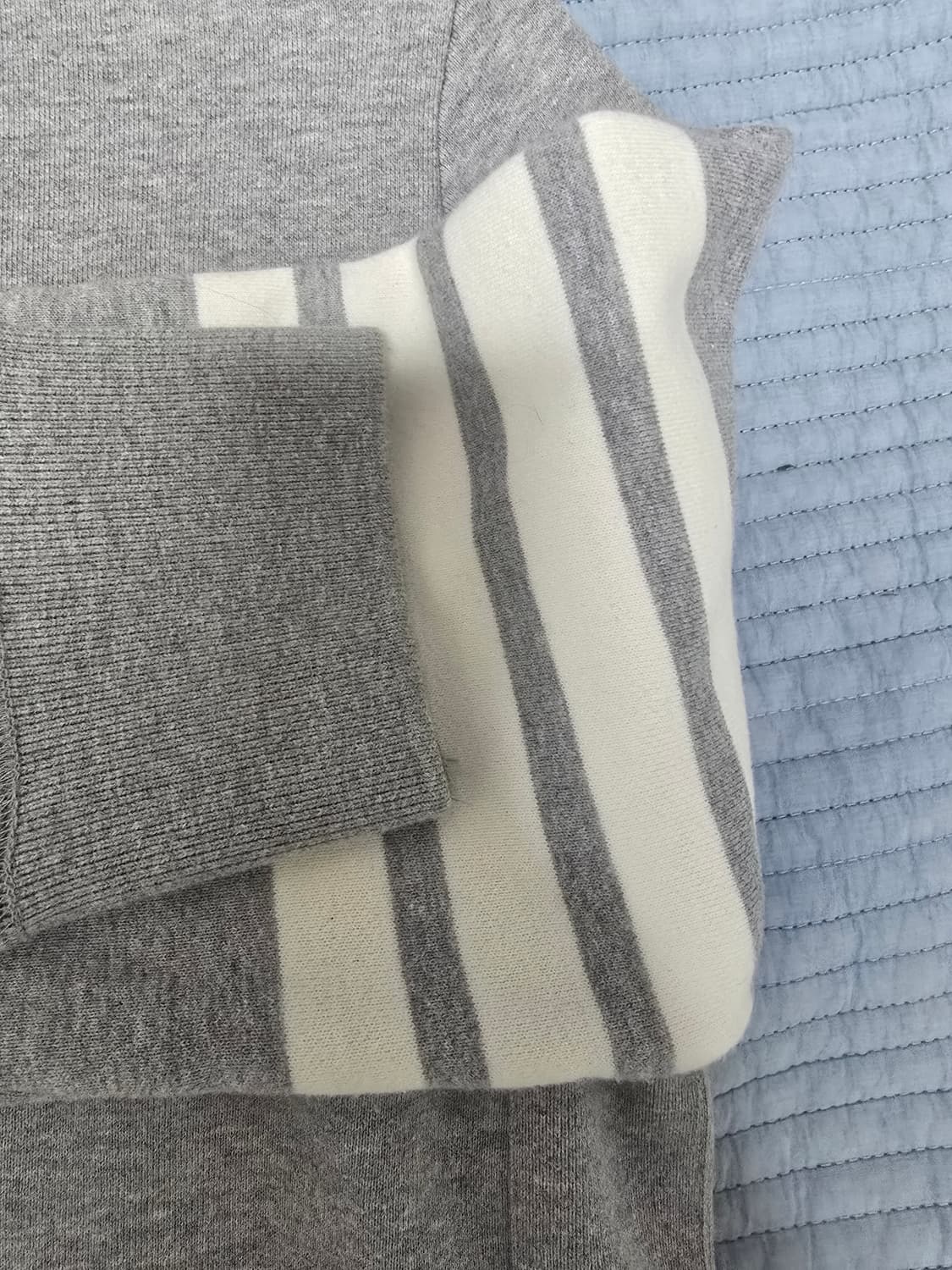 (새상품급/2)톰브라운 라이트 그레이 맨투맨(정품) 상품이미지4