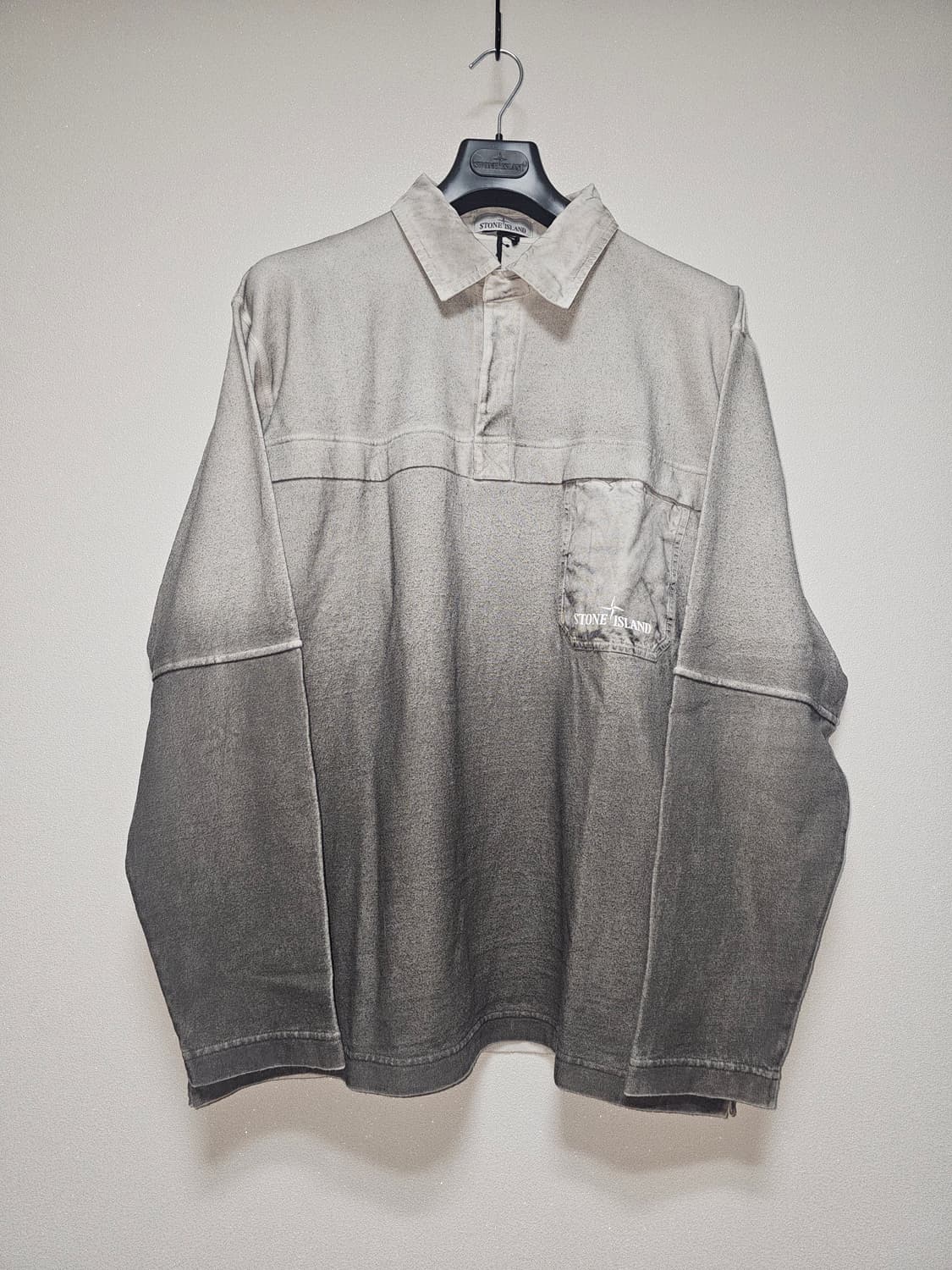 스톤아일랜드 코튼 저지 옥사이드 스프레이 롱슬리브 폴로 셔츠 상품이미지1