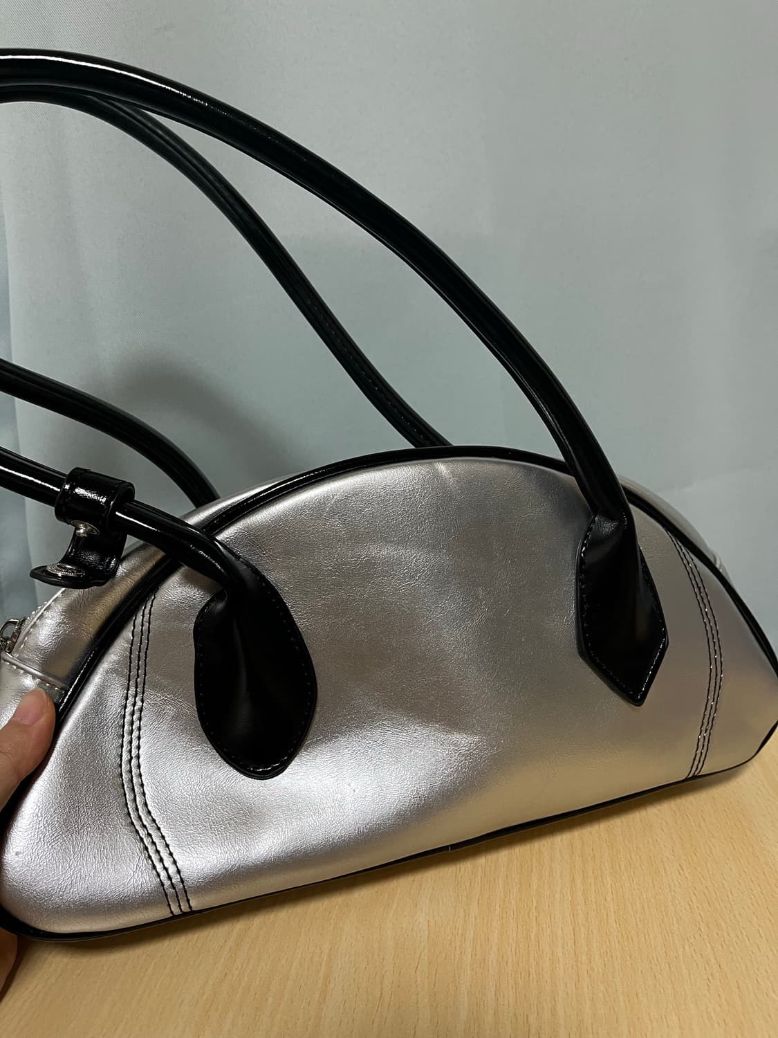 실버색 숄더백 상품이미지1