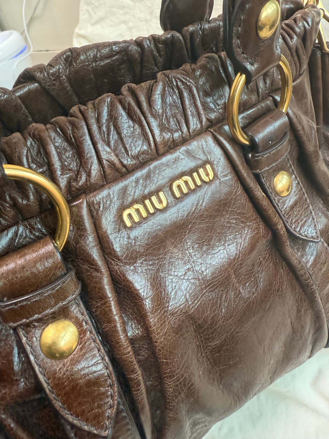 미우미우 브라운 비텔로 백 스칸디백 상품이미지4