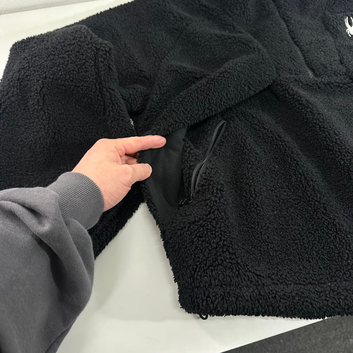 우먼OS 스파이더 블랙 오버핏 밑단스트링 반집업후리스 상품이미지3