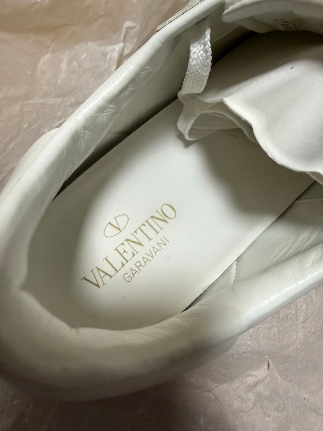 발렌티노 락스터드 언타이틀드 스니커즈 41 상품이미지7