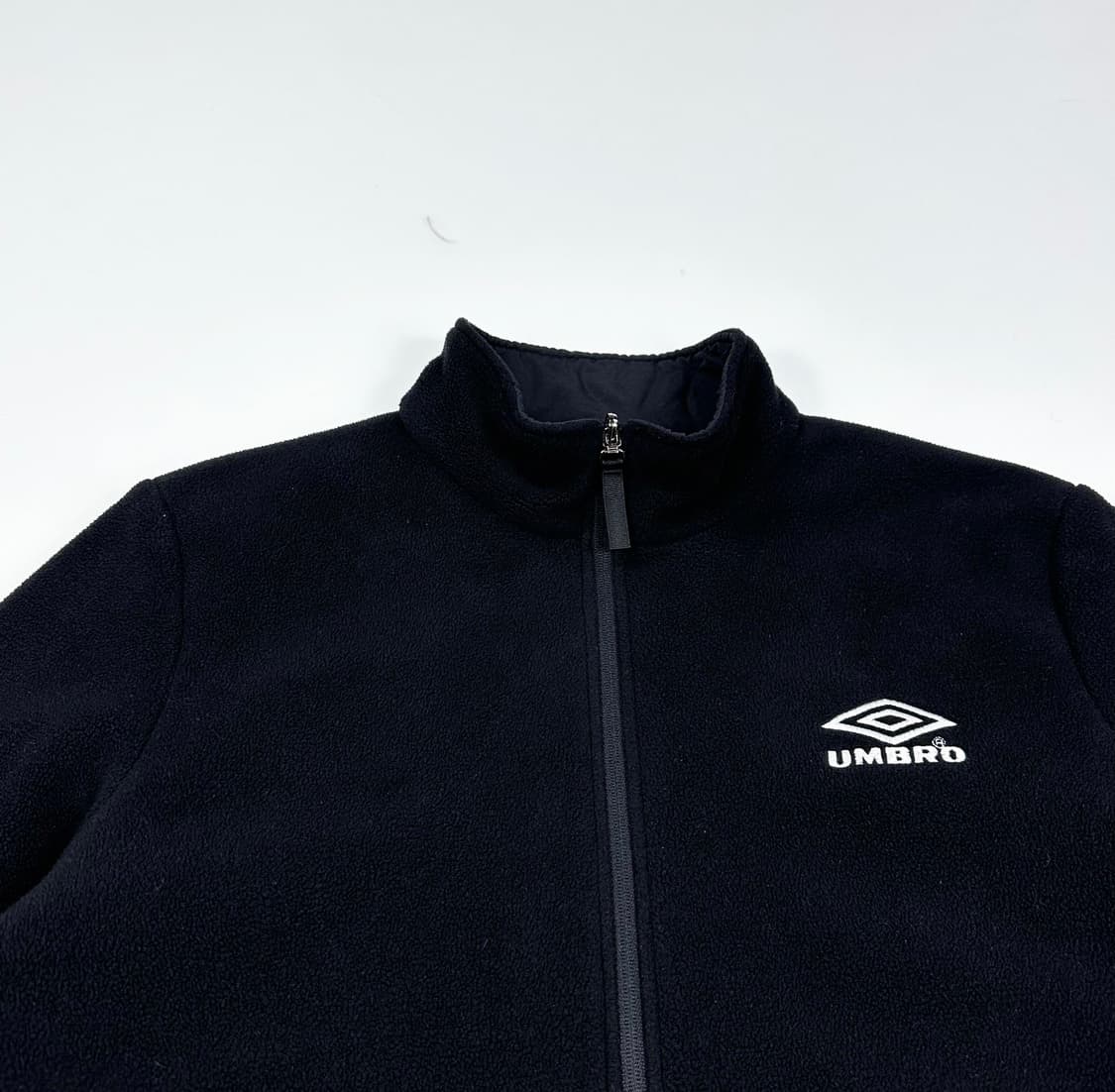 엄브로 리버시블 백로고 블랙 후리스 점퍼 (M) 상품이미지1