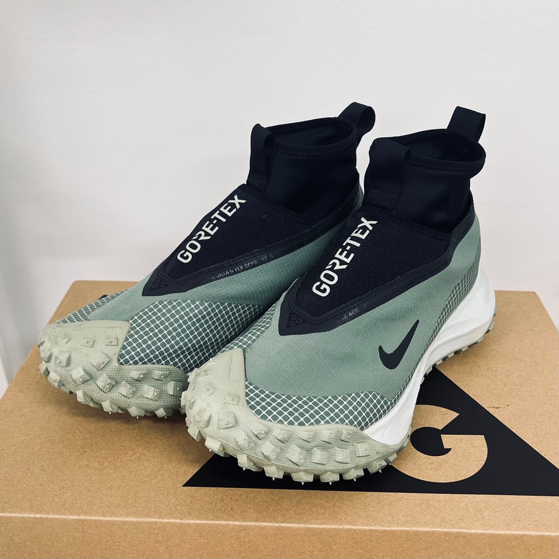 나이키 ACG 마운틴 플라이 고어텍스 클레이 그린 255 상품이미지1