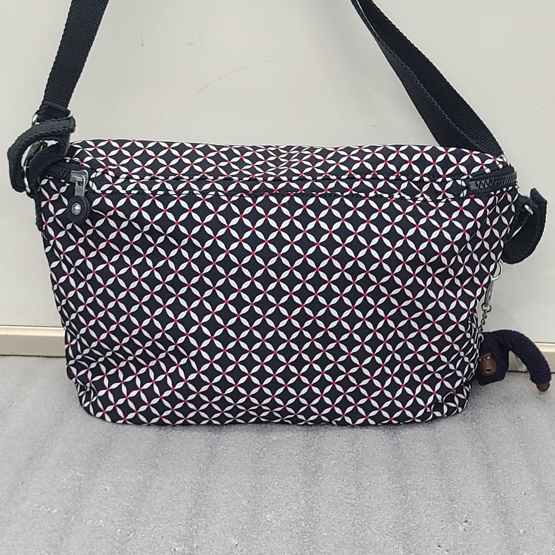 상태 아주좋은 신형 키플링 크로스백 37x23x11cm 상품이미지6