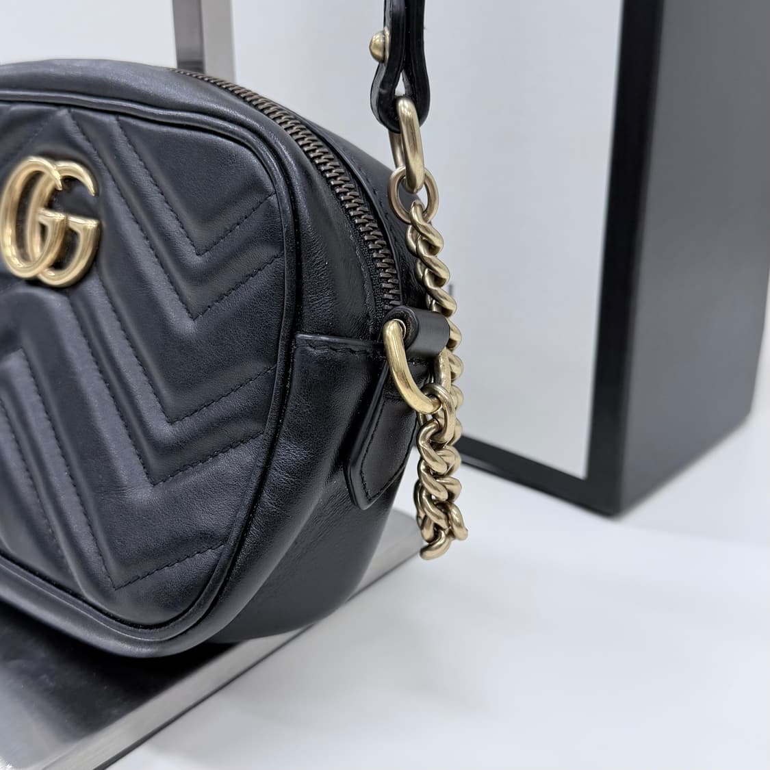 [A+급/미니] 구찌 GG 마몬트 마틀라세 크로스백 블랙 상품이미지4