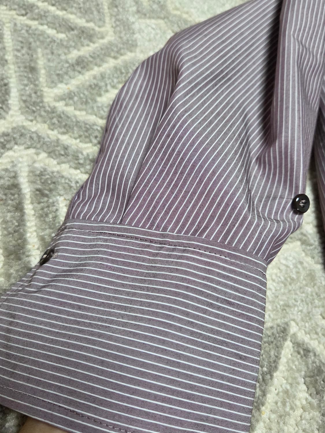 niceclaup
라벤더 퍼플 스트라이프 셔츠 상품이미지4