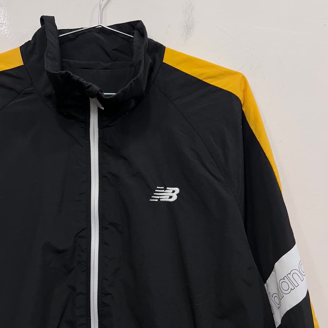 뉴발란스 올드스쿨 배색 래글런 오버핏 바람막이 상품이미지1