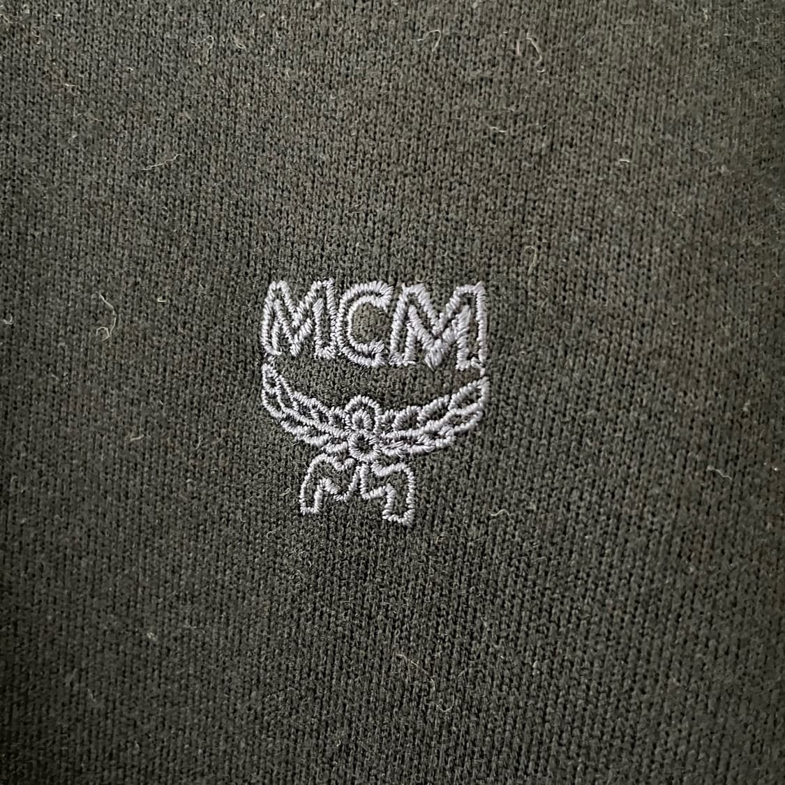 MCM 블랙 미니멀 맨투맨  상품이미지4