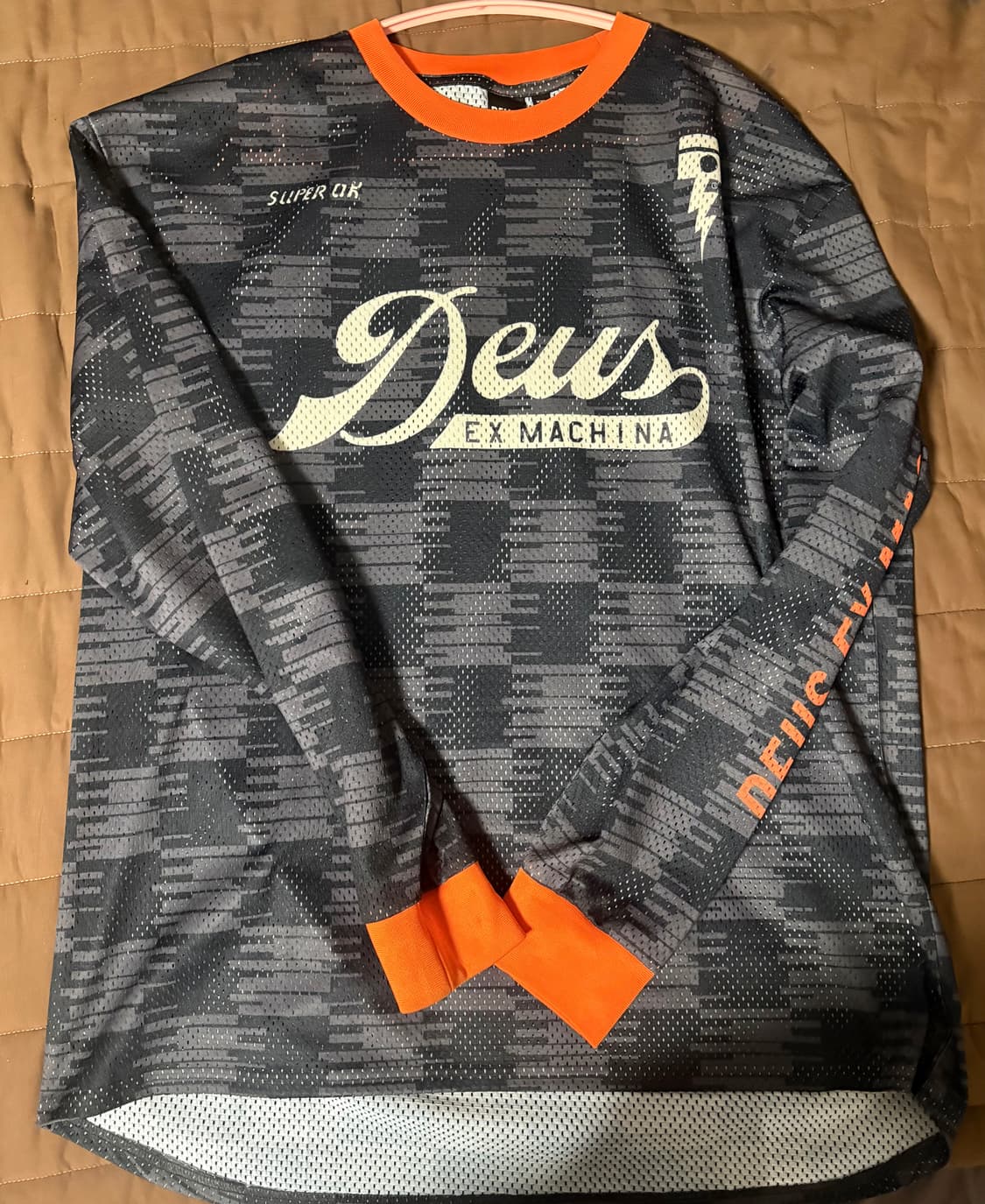 데우스 롱슬리브 상품이미지1