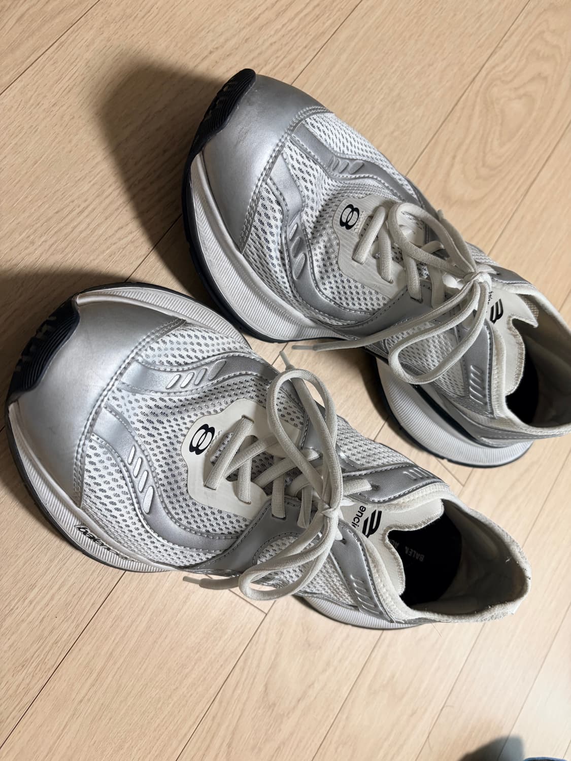 발렌시아가 서킷 화이트실버 스니커즈 43 상품이미지1