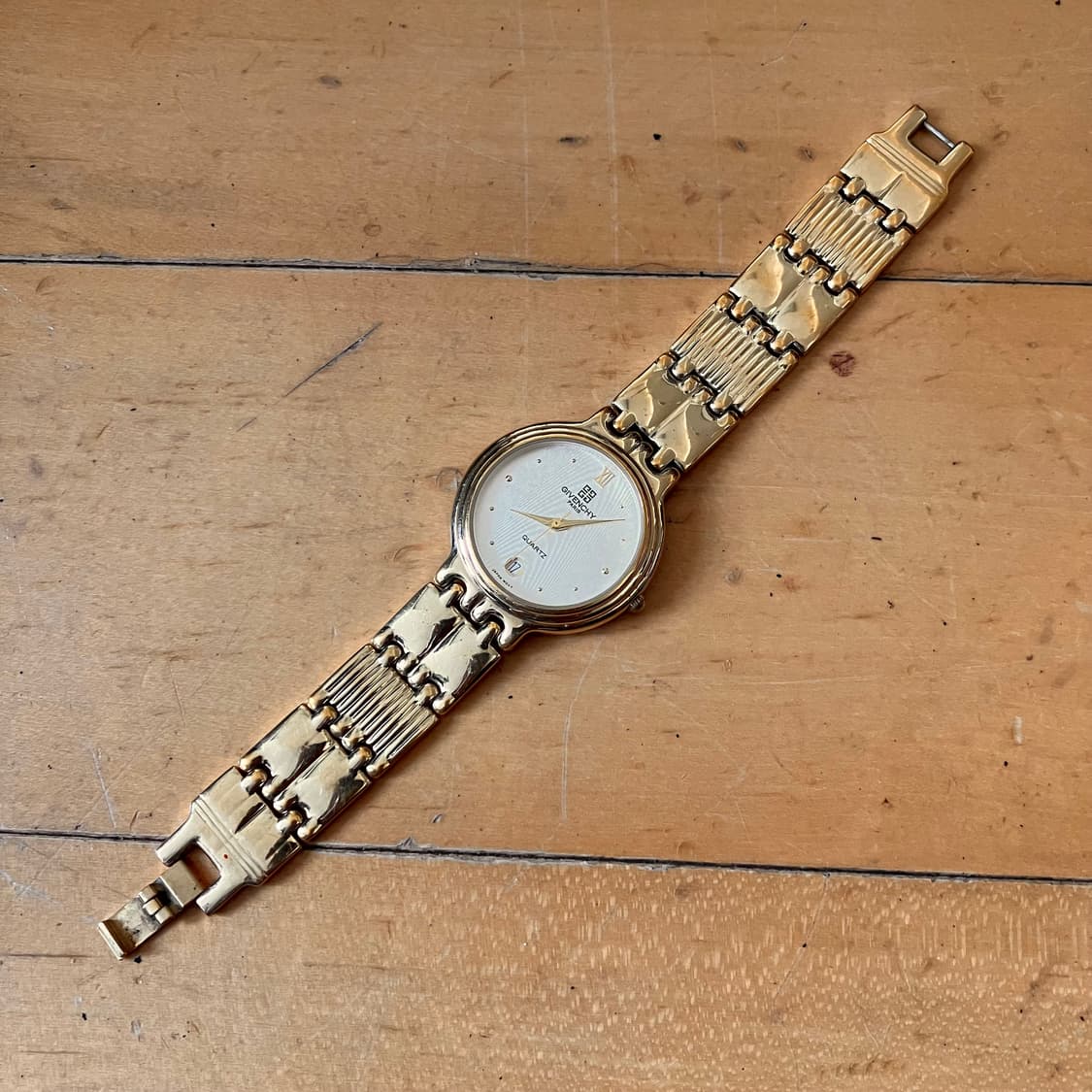 Givenchy 지방시 90s 골드 트라이벌 빈티지 메탈 쿼츠 시계 상품이미지3