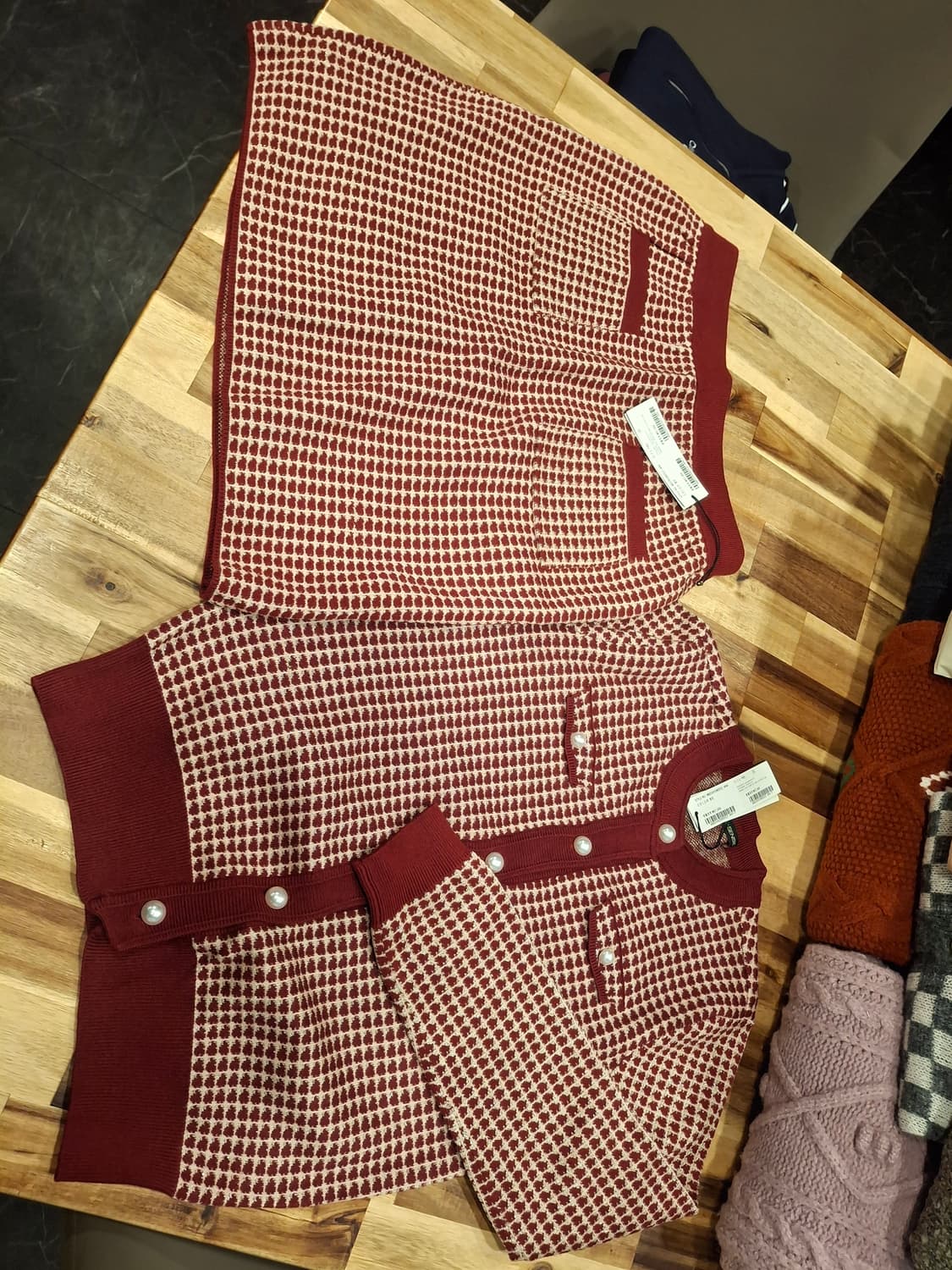 (마지막특가) 미센스 니트 가디건 스커트 셋업 와인 새상품 상품이미지1