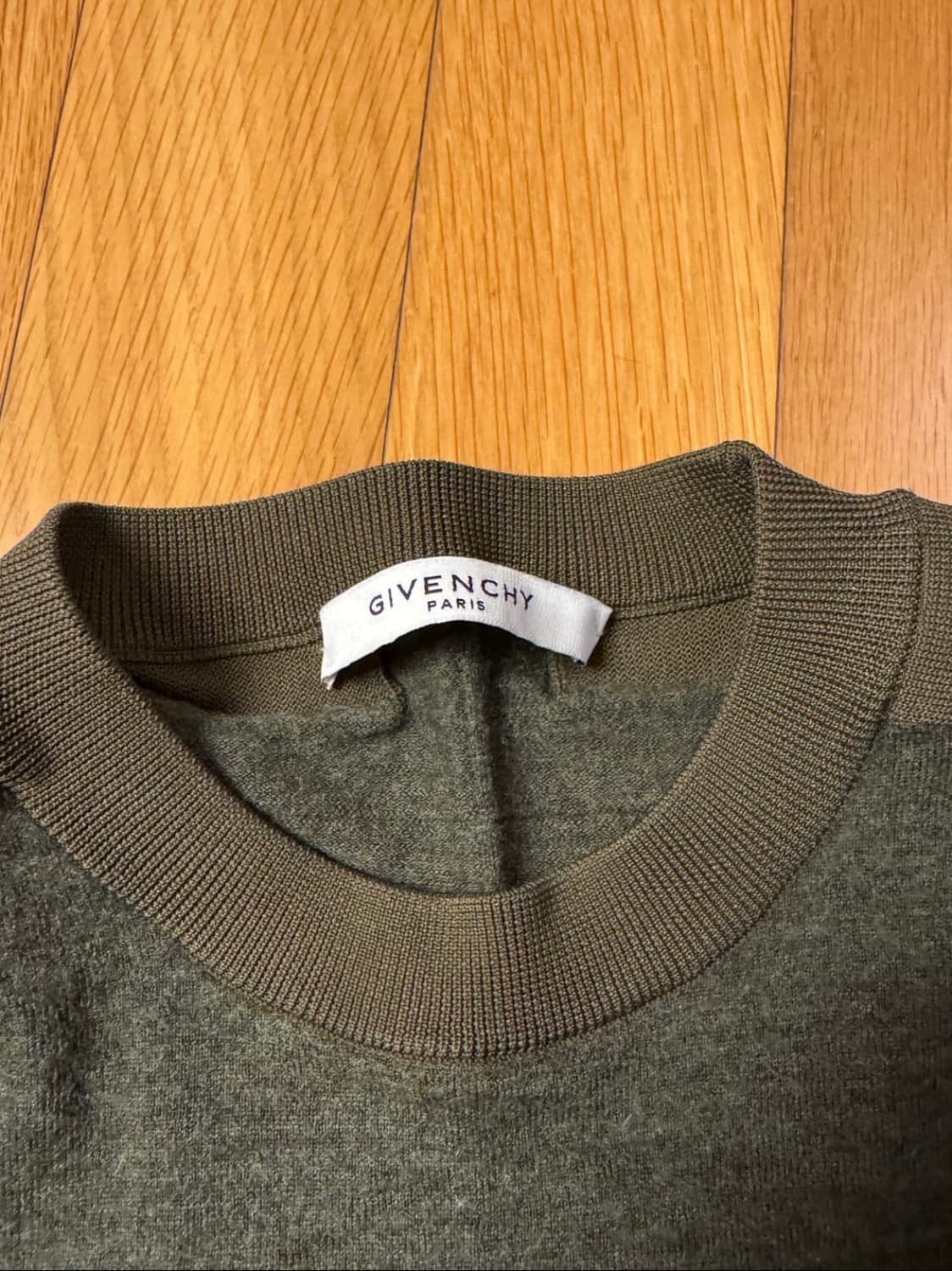 지방시 별무늬 절개디테일 니트 상품이미지5