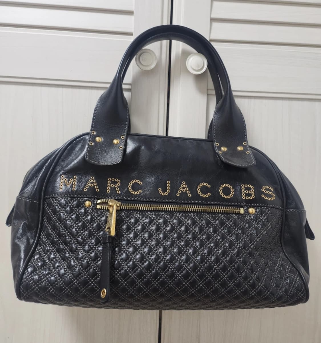 Marc jacobs 마크제이콥스 스터드 로고 가죽 토트백 상품이미지2