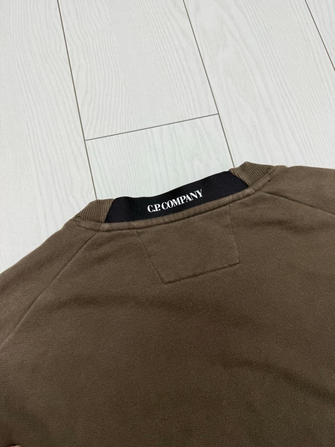 CP 컴퍼니 맨투맨 카키 L 상품이미지2
