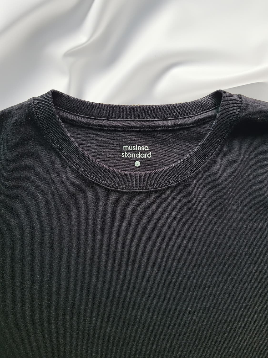 무신사 스탠다드 블랙 긴팔 티셔츠 상품이미지2