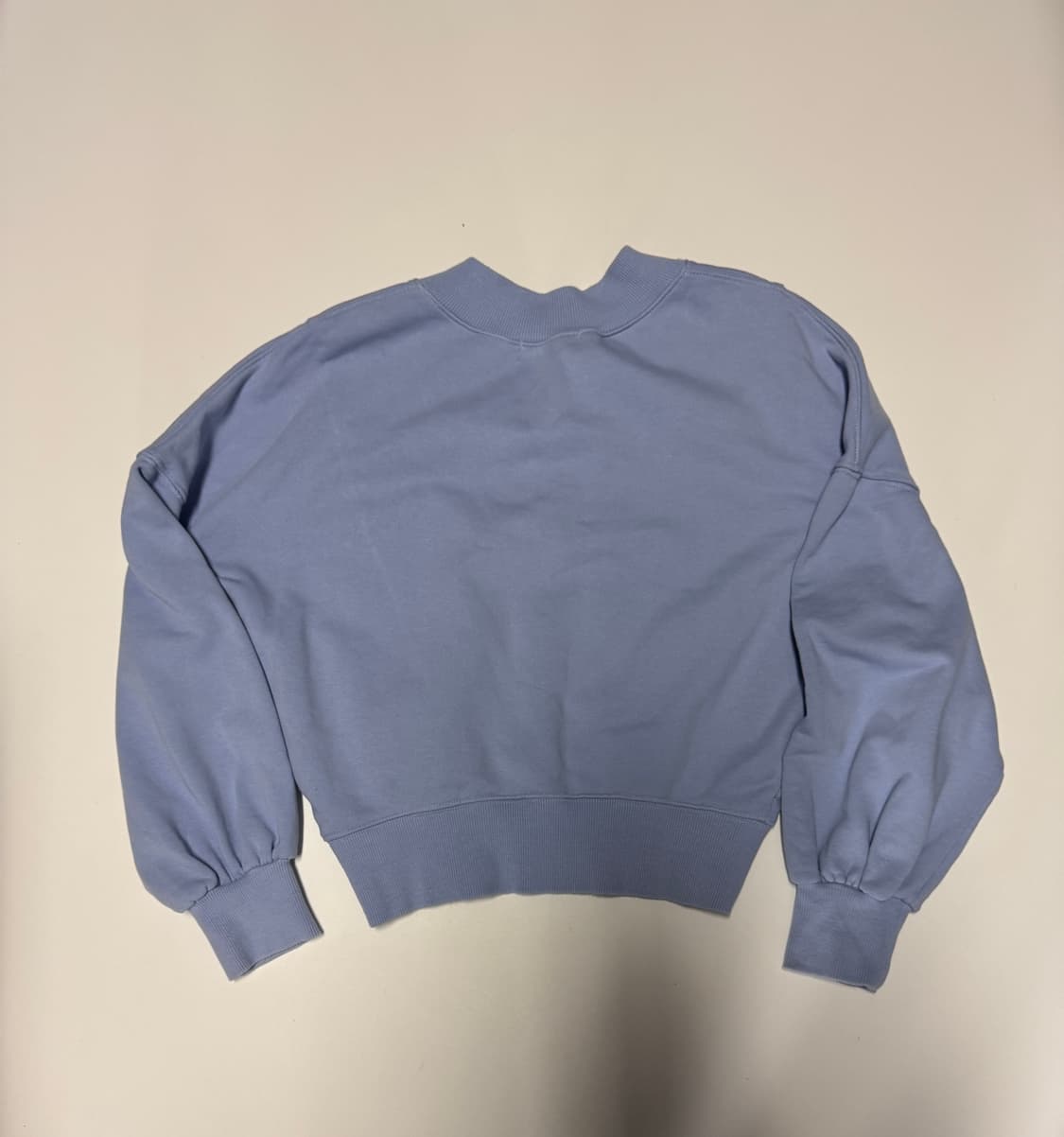 여성 에고이스트 22년도 브이넥 크롭 맨투맨 연보라 상품이미지2