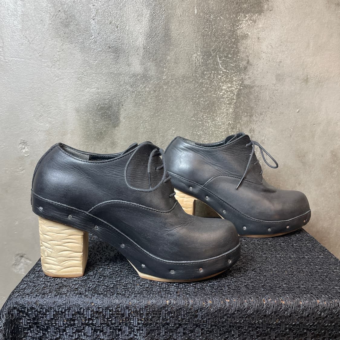 12aw 꼼데가르송 스터드 우드 힐 상품이미지5