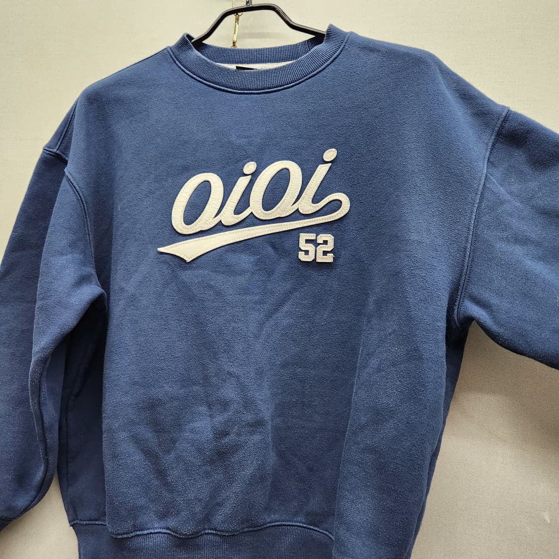 OIOI 오아이오아이 빅로고 자수 오버핏 맨투맨 L~XL 상품이미지2