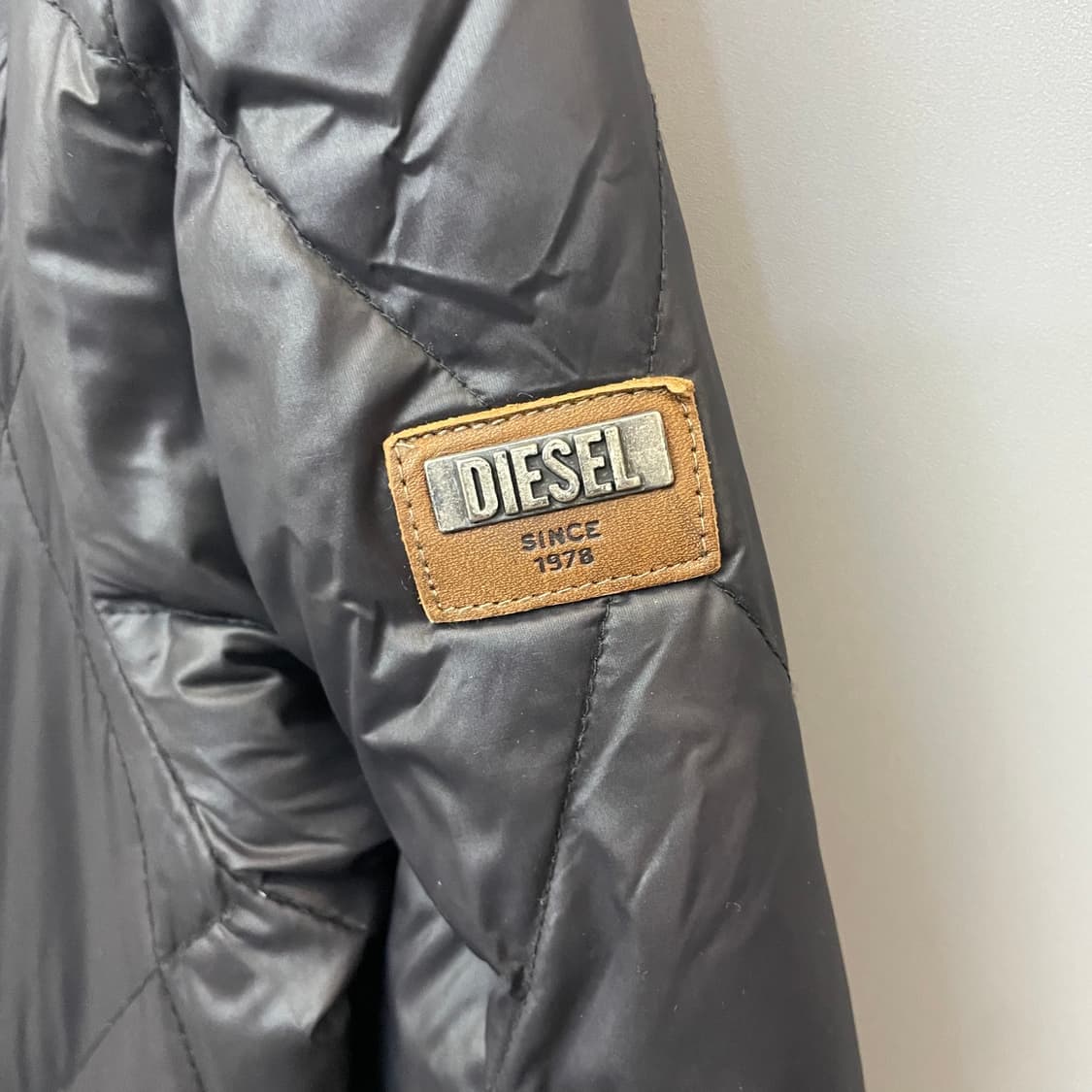 디젤 블랙 허리조임 후드 롱 패딩 자켓 상품이미지4