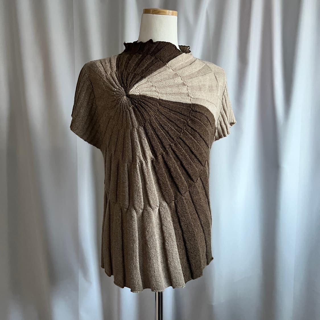 pleats half neck knit 상품이미지1