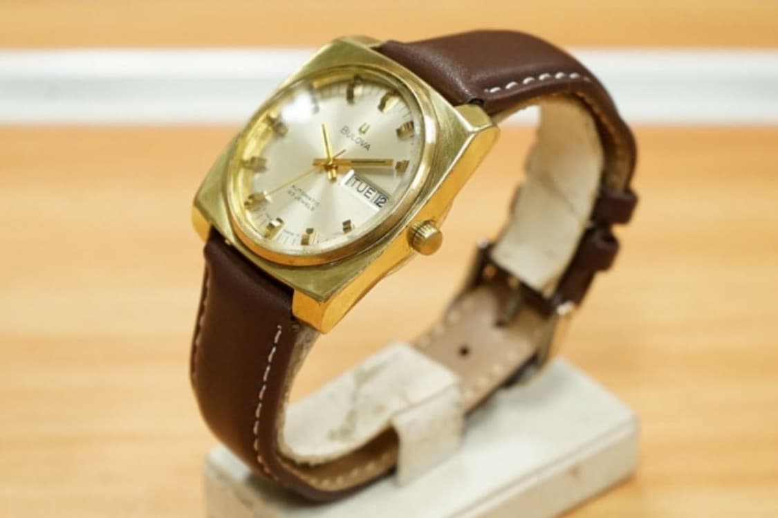 70s 부로바 옥타곤 프레임 금장 오토매틱 시계  상품이미지3