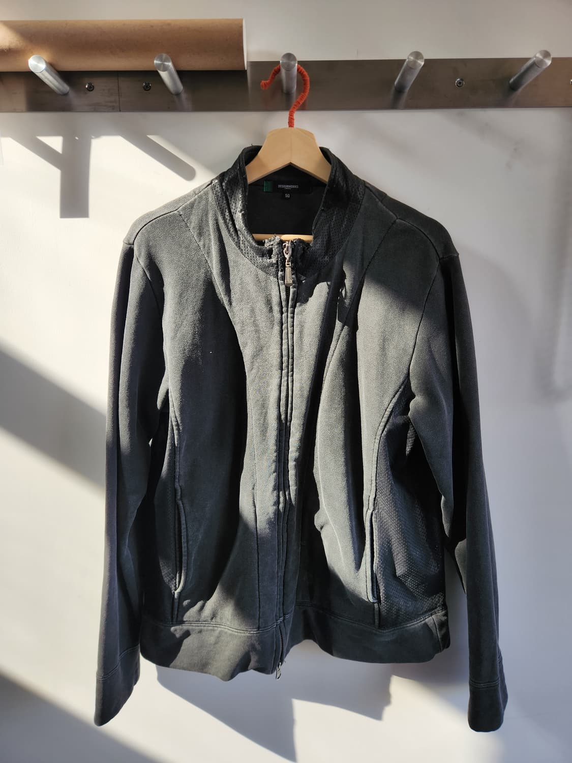 DESIGNWORKS 펀칭 레더 집업 상품이미지1