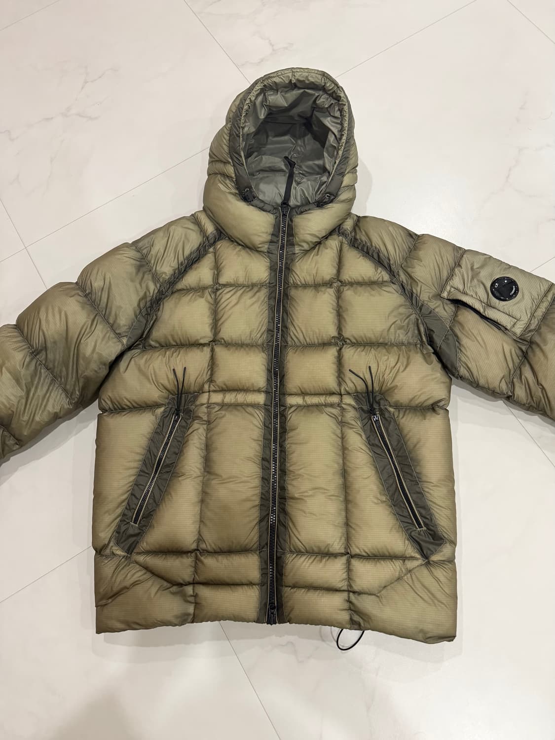 CP컴퍼니 DD쉘 펀가이 그레이 2XL 팝니다 상품이미지2