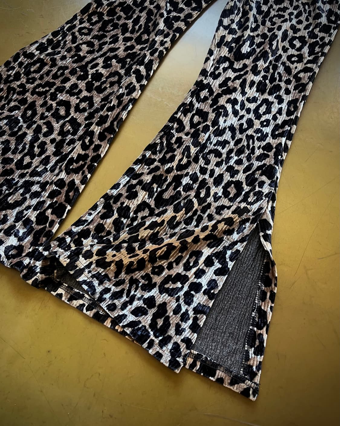 GYDA Leopard Pleats Velour Flare Pants 상품이미지7