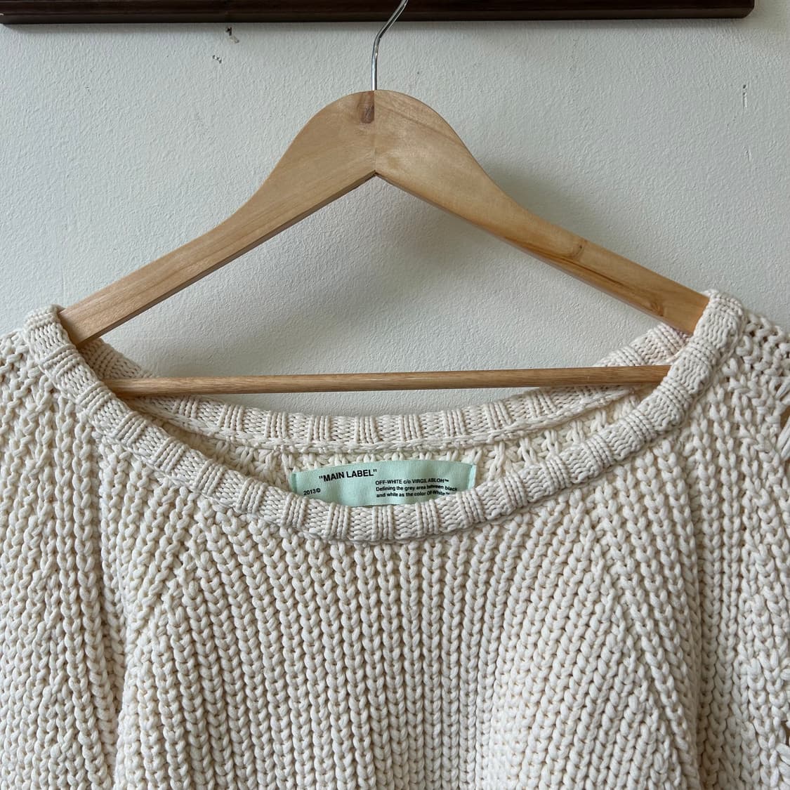 오프화이트 크롭 스웨터 상품이미지4